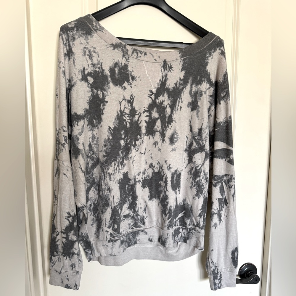 Scoopneck, super soft, tie-dye, look sweatshirt. Size medium, by Enti